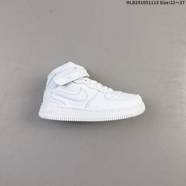 NIKE AIR FORCE 1 '07 LOW VERSATILE, PLATFORM-STYLE CASUAL SNEAKER FEATURING AIR CUSHIONING FOR A HEIGHT-BOOSTING EFFECT. AS5215D35