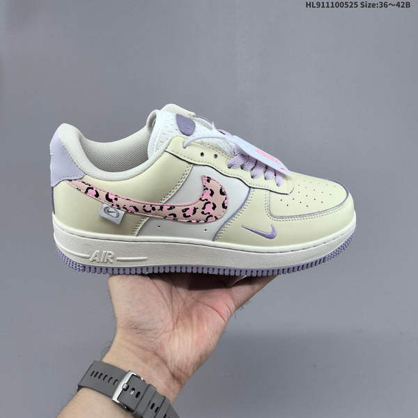 NIKE AIR FORCE 1 '07 LOW VERSATILE, PLATFORM-STYLE CASUAL SNEAKER FEATURING AIR CUSHIONING FOR A HEIGHT-BOOSTING EFFECT. AS5215D55