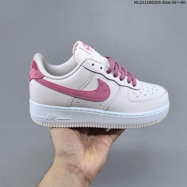 NIKE AIR FORCE 1 '07 LOW VERSATILE, PLATFORM-STYLE CASUAL SNEAKER FEATURING AIR CUSHIONING FOR A HEIGHT-BOOSTING EFFECT. AS5215D87