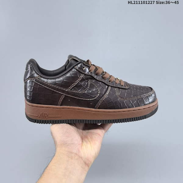 NIKE AIR FORCE 1 '07 LOW VERSATILE, PLATFORM-STYLE CASUAL SNEAKER FEATURING AIR CUSHIONING FOR A HEIGHT-BOOSTING EFFECT. AS5215D94