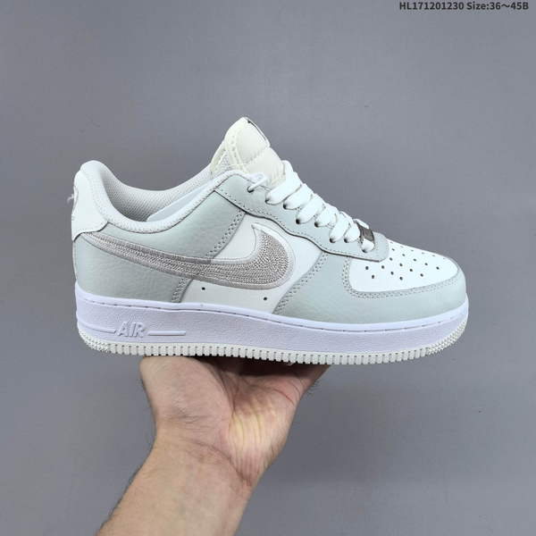 NIKE AIR FORCE 1 '07 LOW VERSATILE, PLATFORM-STYLE CASUAL SNEAKER FEATURING AIR CUSHIONING FOR A HEIGHT-BOOSTING EFFECT. AS5215D142