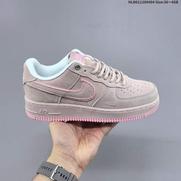 NIKE AIR FORCE 1 '07 LOW VERSATILE, PLATFORM-STYLE CASUAL SNEAKER FEATURING AIR CUSHIONING FOR A HEIGHT-BOOSTING EFFECT. AS5215D203
