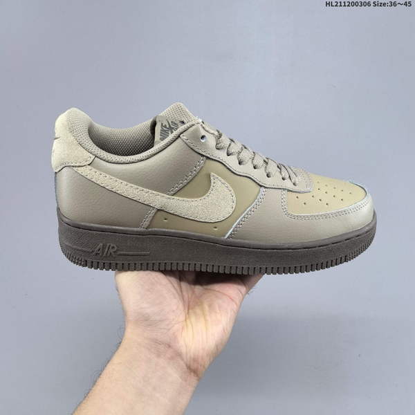 NIKE AIR FORCE 1 '07 LOW VERSATILE, PLATFORM-STYLE CASUAL SNEAKER FEATURING AIR CUSHIONING FOR A HEIGHT-BOOSTING EFFECT. AS5215D204