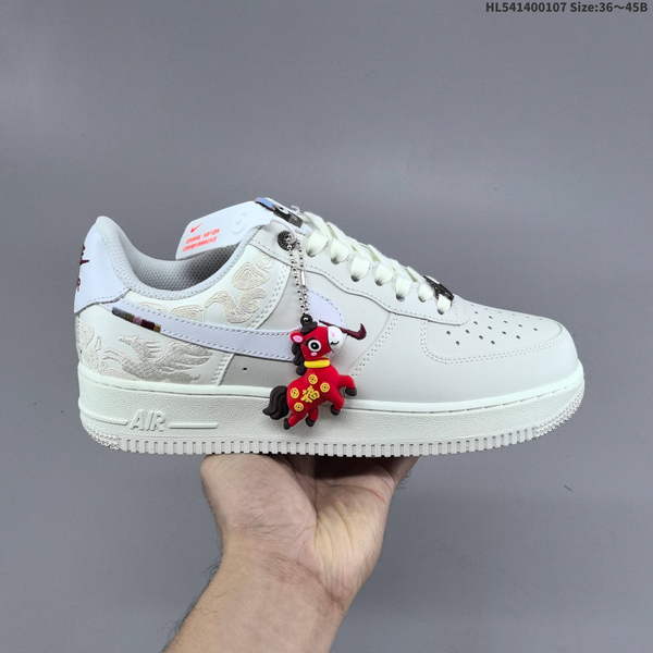 NIKE AIR FORCE 1 '07 LOW VERSATILE, PLATFORM-STYLE CASUAL SNEAKER FEATURING AIR CUSHIONING FOR A HEIGHT-BOOSTING EFFECT. AS5215D262