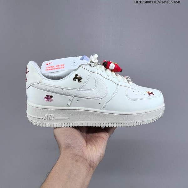 NIKE AIR FORCE 1 '07 LOW VERSATILE, PLATFORM-STYLE CASUAL SNEAKER FEATURING AIR CUSHIONING FOR A HEIGHT-BOOSTING EFFECT. AS5215D266
