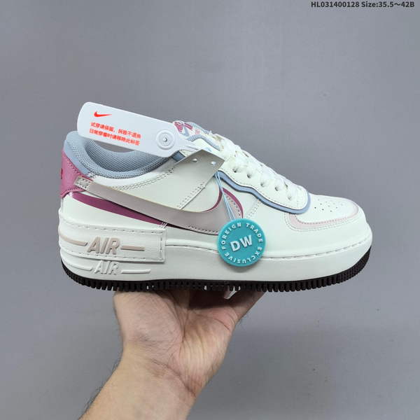 NIKE AIR FORCE 1 '07 LOW VERSATILE, PLATFORM-STYLE CASUAL SNEAKER FEATURING AIR CUSHIONING FOR A HEIGHT-BOOSTING EFFECT. AS5215D303