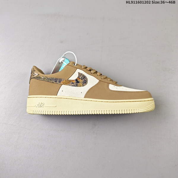 NIKE AIR FORCE 1 '07 LOW VERSATILE, PLATFORM-STYLE CASUAL SNEAKER FEATURING AIR CUSHIONING FOR A HEIGHT-BOOSTING EFFECT. AS5215D388
