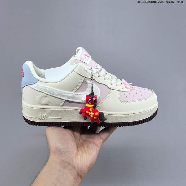 NIKE AIR FORCE 1 '07 LOW VERSATILE, PLATFORM-STYLE CASUAL SNEAKER FEATURING AIR CUSHIONING FOR A HEIGHT-BOOSTING EFFECT. AS5215D638