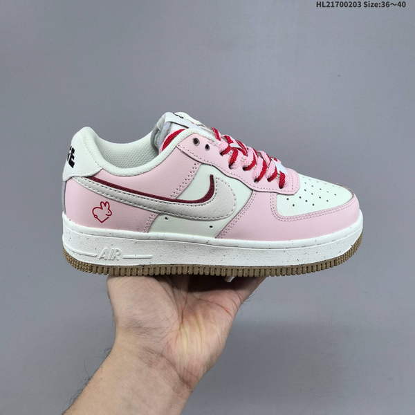 NIKE AIR FORCE 1 '07 LOW VERSATILE, PLATFORM-STYLE CASUAL SNEAKER FEATURING AIR CUSHIONING FOR A HEIGHT-BOOSTING EFFECT. AS5215D670