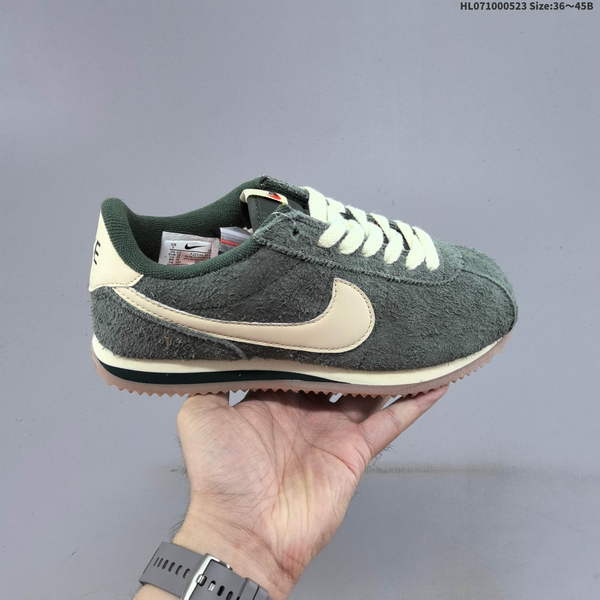 NIKE CLASSIC CORTEZ IS A CLASSIC, LIGHTWEIGHT, AND COMFORTABLE MEN'S RUNNING SHOE DESIGNED FOR CASUAL USE. ITS PURE AND UNWAVERING SPIRIT EMBODIES VERY ESSENCE OF CORTEZ COLLECTION.
