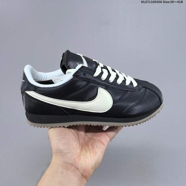 NIKE CLASSIC CORTEZ NYLON IS A MEN'S AND WOMEN'S SPORTS SHOE THAT RETAINS CLASSIC STYLE OF ITS ORIGINAL VERSION WHILE INCORPORATING WATERPROOF FEATURES TO PROTECT YOUR FEET.
