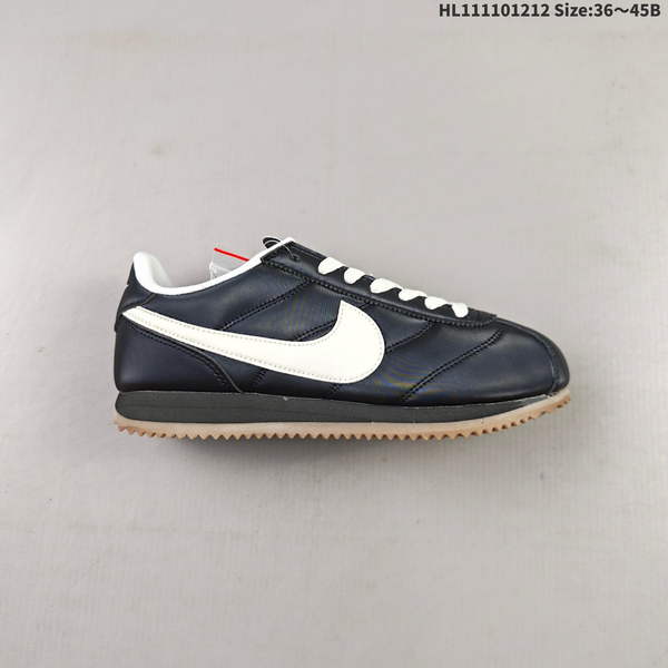 NIKE CLASSIC CORTEZ IS A LIGHTWEIGHT, COMFORTABLE MEN'S RUNNING SHOE DESIGNED FOR CASUAL USE AND SPORTS ACTIVITIES. ITS PURE ESSENCE AND UNWAVERING COMMITMENT DEFINE WHAT MAKES CORTEZ UNIQUE.