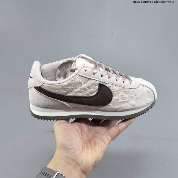 NIKE CLASSIC CORTEZ IS A CLASSIC, LIGHTWEIGHT, AND COMFORTABLE MEN'S RUNNING SHOE DESIGNED FOR CASUAL USE. ITS PURE AND UNWAVERING SPIRIT DEFINES WHAT MAKES CORTEZ SPECIAL.