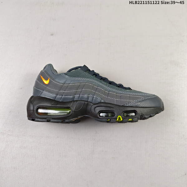 CDG X NIKE AIR MAX 95 IS A RETRO-INSPIRED, VERSATILE RUNNING SHOE FEATURING CUSHIONING TECHNOLOGY FOR OPTIMAL SHOCK ABSORPTION. AIR MAX 95 DESIGN WAS CREATED BY RENOWNED DESIGNER SERGIO ROZZANO.