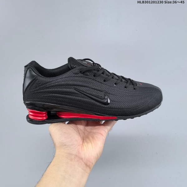 NIKE SHOX Z IS A LOW-TOP, RETRO-STYLE ATHLETIC CASUAL SHOE THAT OFFERS COMFORT AND VERSATILITY FOR BOTH MEN AND WOMEN. WITH ITS MINIMALIST DESIGN, IT EMBODIES A SOPHISTICATED ATHLETIC AESTHETIC – YET REMAINS UTTERLY VERSATILE.