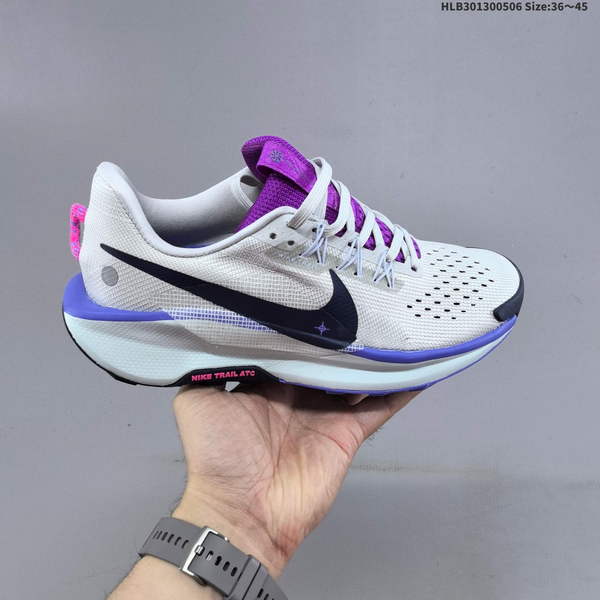 NIKE REACTX PEGASUS TRAIL 5 CROSS-COUNTRY RUNNING SHOE COMBINES RAPID PERFORMANCE WITH A STABLE FOOT FEEL, FEATURING A COVERED HEEL AND DYNAMIC MIDFOOT SUPPORT FOR OPTIMAL PERFORMANCE ON BOTH TRAILS AND LUNAR SURFACES.