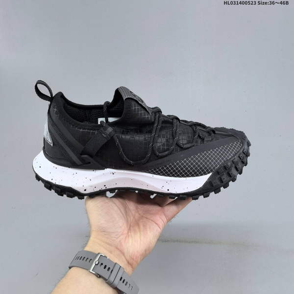 NIKE ACG MOUNTAIN FLY LOW GTX IS A NEW OUTDOOR RUNNING SHOE FROM NIKE'S MOUNTAIN CLIMBING SERIES, BUILDING UPON DESIGN OF ITS PREDECESSOR IN HIGH-TOP VERSION.