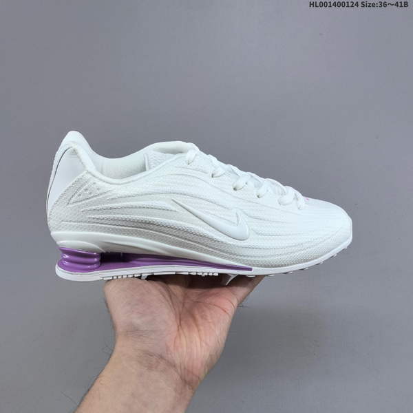 NIKE SHOX Z SERIES LOW-TOP CASUAL SHOE IN WHITE-PURPLE WITH AIR COLUMN TECHNOLOGY DELIVERS COMFORTABLE WEAR, BLENDING CLASSIC RETRO ELEMENTS WITH A FUTURISTIC DESIGN.