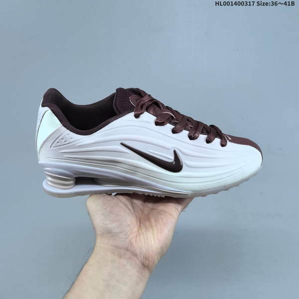 NIKE SHOX Z SERIES LOW-TOP CASUAL SHOE IN PARTICLE ROSE PINK FEATURES AIR COLUMN TECHNOLOGY FOR ENHANCED COMFORT, BLENDING CLASSIC RETRO ELEMENTS WITH A FUTURISTIC DESIGN.