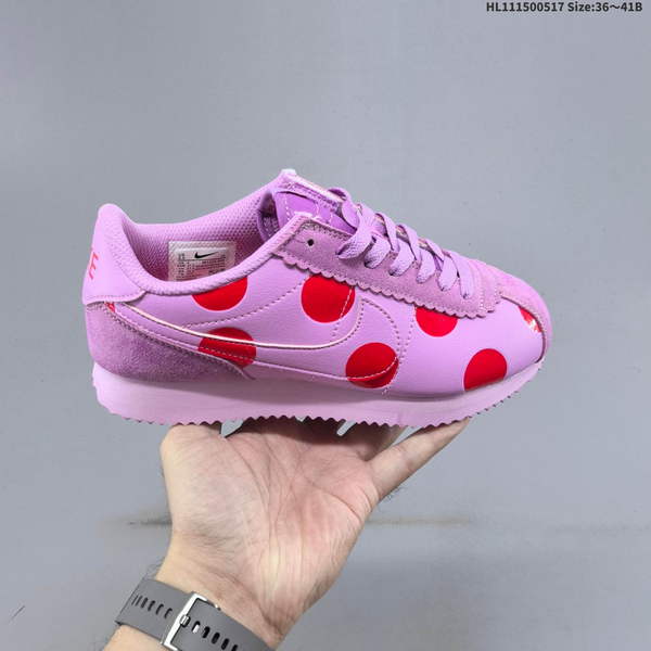 NIKE CLASSIC CORTEZ – A LIGHTWEIGHT, COMFORTABLE CASUAL RUNNING SHOE AND ATHLETIC FOOTWEAR THAT EMBODIES PURE DEDICATION. THIS SPIRIT HAS MADE CORTEZ A TIMELESS CLASSIC.