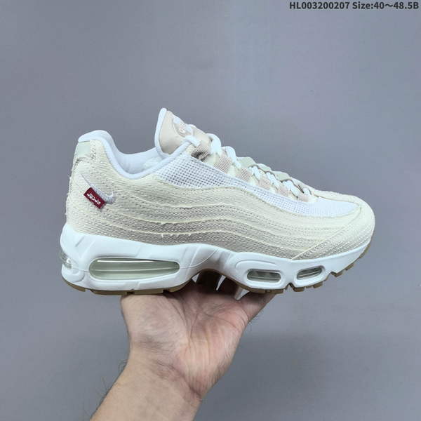 LEVI'S X NIKE AIR MAX 95 IN WHITE AND ECRU – A LOW-TOP COLLABORATION FEATURING A BEIGE COLOR SCHEME, SUITABLE FOR BOTH MEN AND WOMEN.