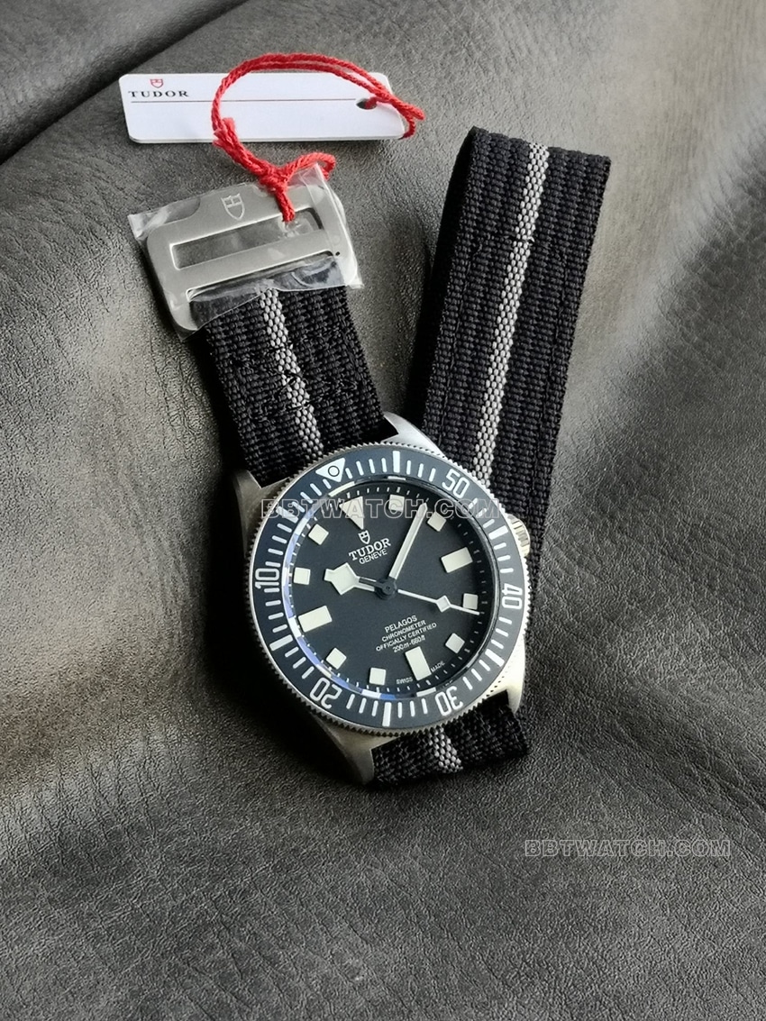 M+ Factory Tudor Leader Submarine Top Blue Plate M25707B/23-0001 Front View