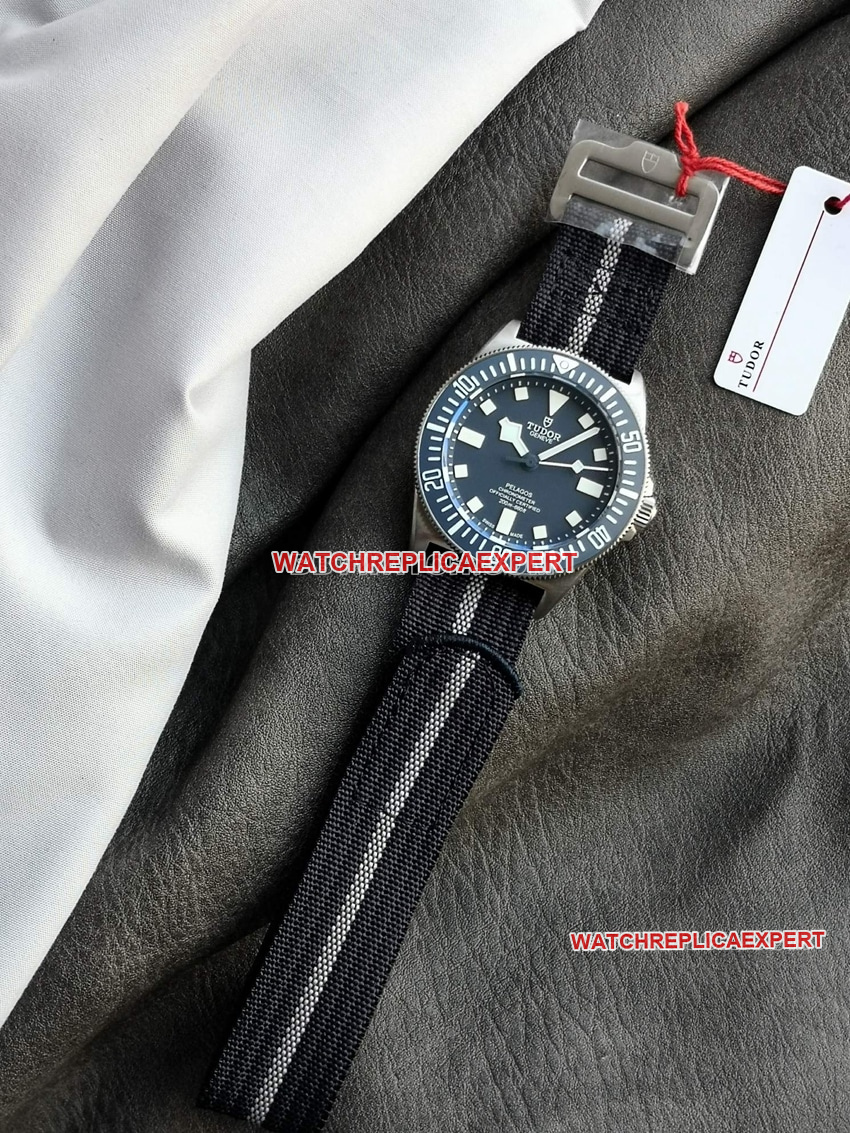 M+ Factory Tudor Leader Submarine Top Blue Plate M25707B/23-0001 Front View