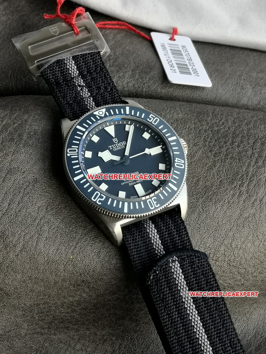 M+ Factory Tudor Leader Submarine Top Blue Plate M25707B/23-0001 Front View
