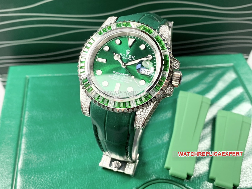 RolexSubmarinertop-tier replicagreen dialdiamond bezelleather strap front live photo