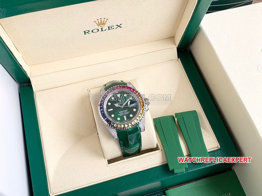 RolexSubmariner1:1super clonegreen dial rainbow diamond bezelleather strap front live photo