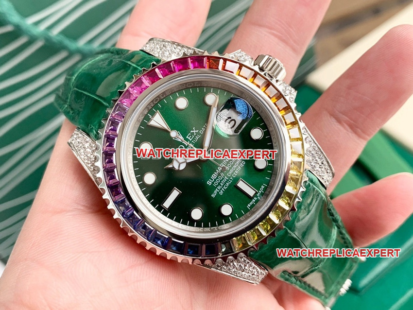 RolexSubmariner1:1super clonegreen dial rainbow diamond bezelleather strap front live photo