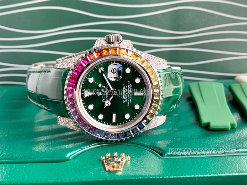 RolexSubmariner1:1super clonegreen dial rainbow diamond bezelleather strap front live photo