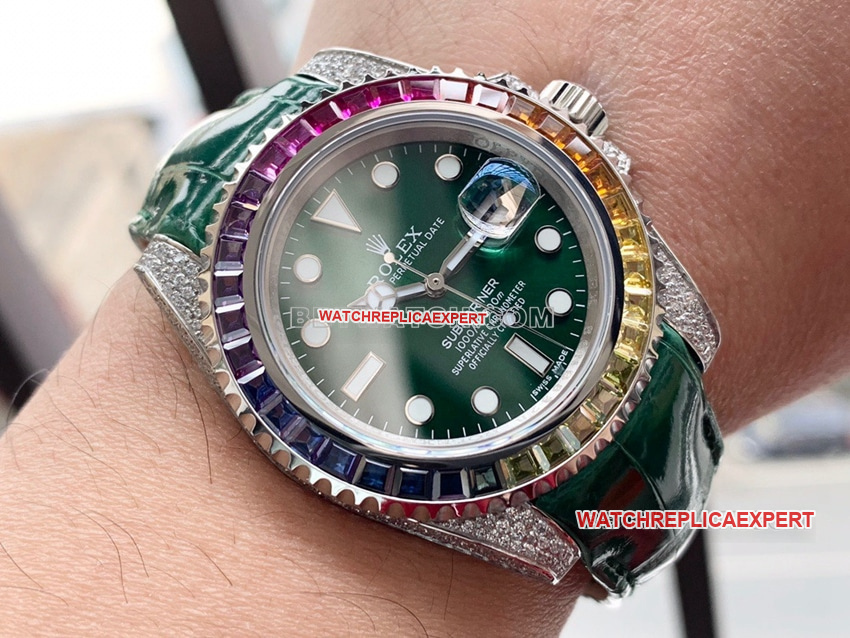 RolexSubmariner1:1super clonegreen dial rainbow diamond bezelleather strap front live photo