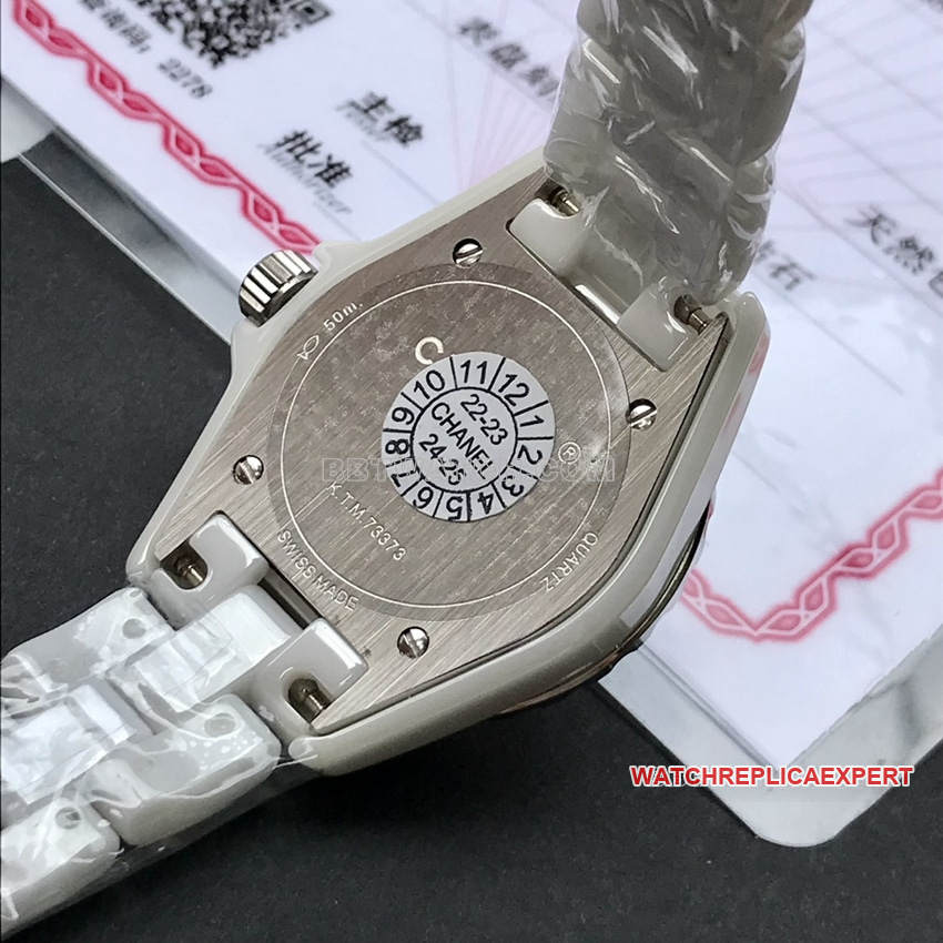ChanelJ12super white mother of pearl plate 29mmquartzH2570caseback live photo