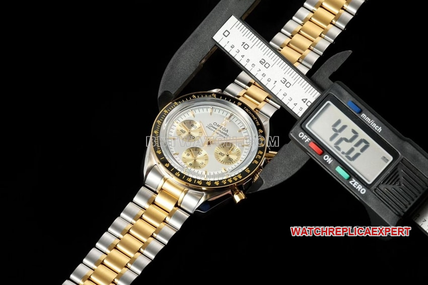 Omega Speedmaster 1:1top-tier replicasilver dial gold steel bracelet model 310.20.42.50.02.001front live photo
