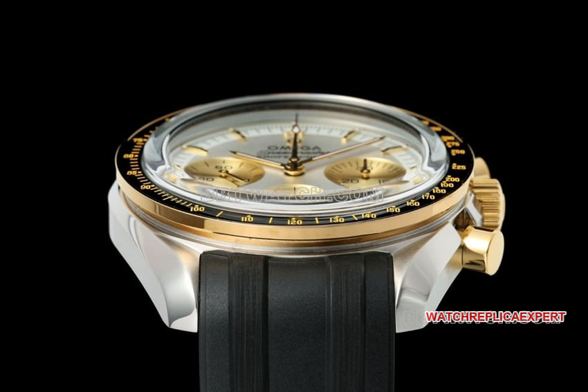 Omega Speedmaster top-tier 1:1super clonesilver dial rubber model 310.20.42.50.02.001side live photo