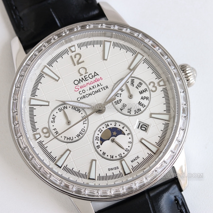 OmegaSeamastertop-tier 1:1high-quality white black dialleather strap model 210.30.42.20.01.021front live photo