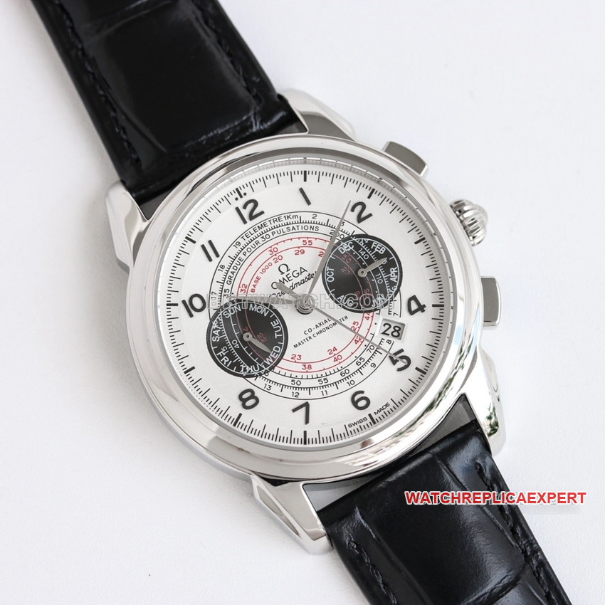 Omega Speedmaster top-tier 1:1super clonewhite dialleather strap model 332.10.41.51.01.021front live photo