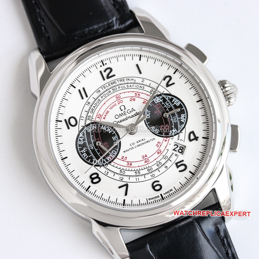 Omega Speedmaster top-tier 1:1super clonewhite dialleather strap model 332.10.41.51.01.021front live photo