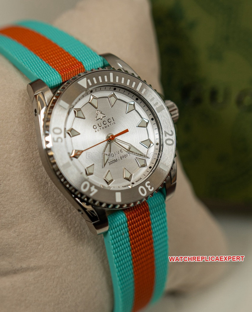 Gucci 1:1super clone2024 new silver white dialYA136351front live photo