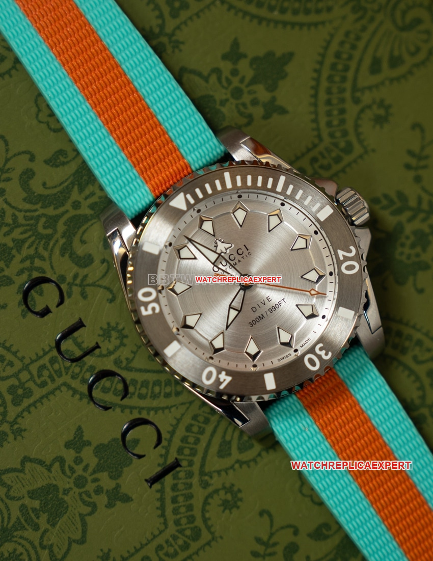 Gucci 1:1super clone2024 new silver white dialYA136351front live photo