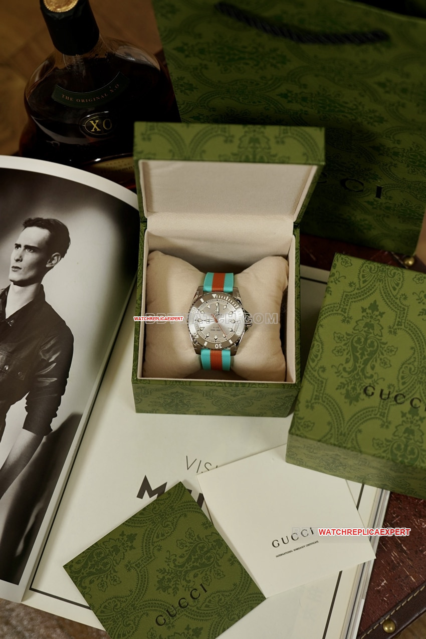 Gucci 1:1super clone2024 new silver white dialYA136351front live photo
