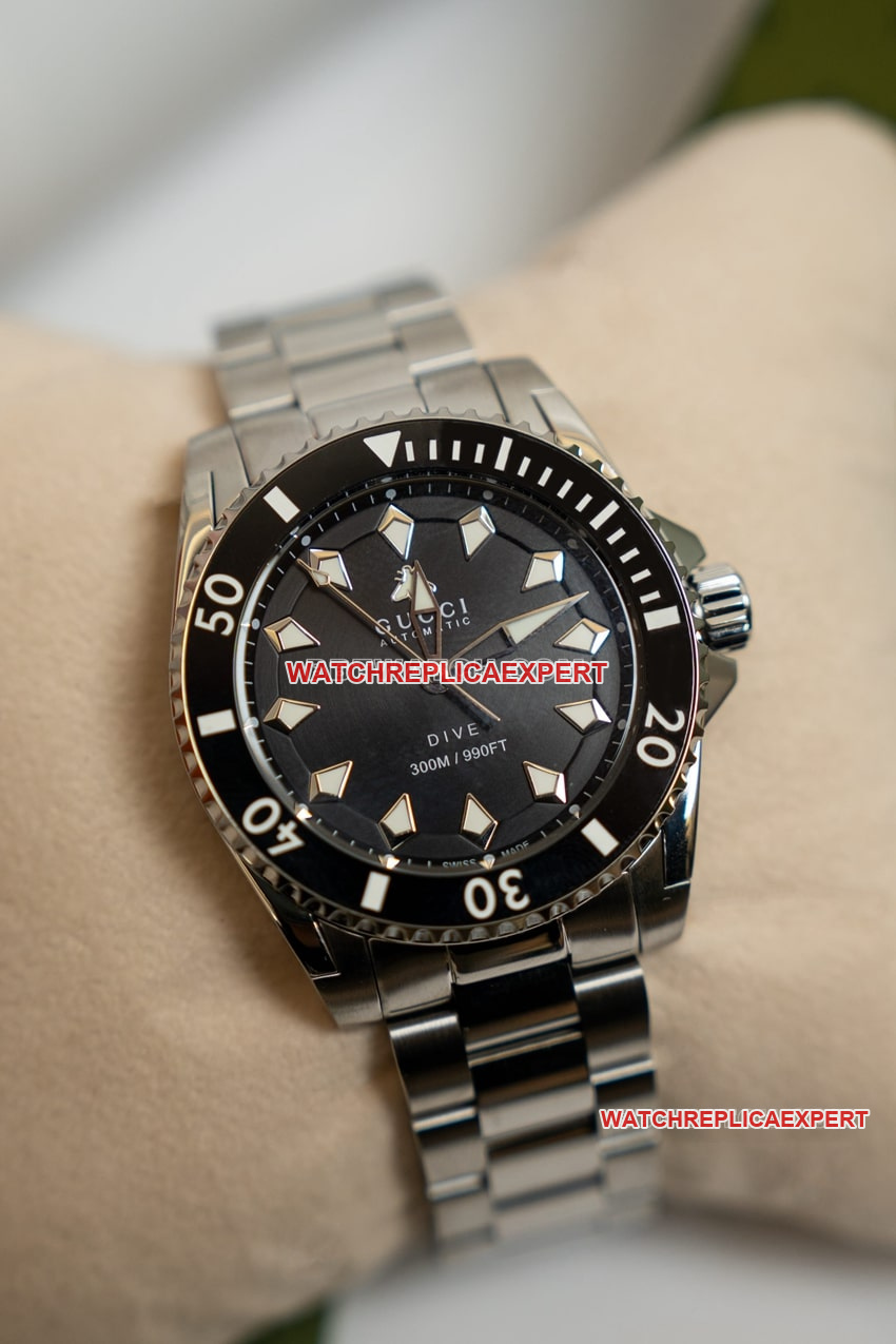 Gucci super clone2024 new black dialsteel bracelet model YA136353front live photo