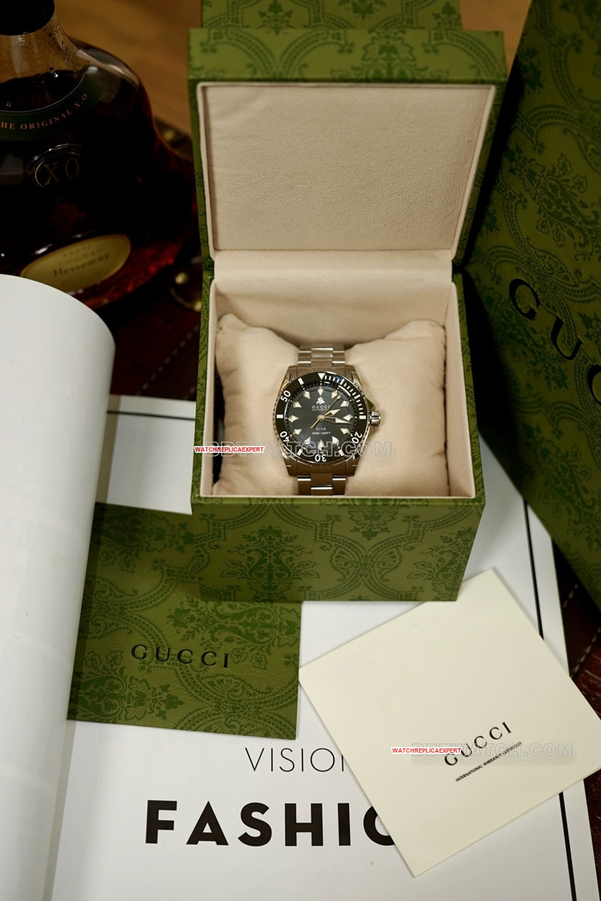 Gucci super clone2024 new black dialsteel bracelet model YA136353front live photo