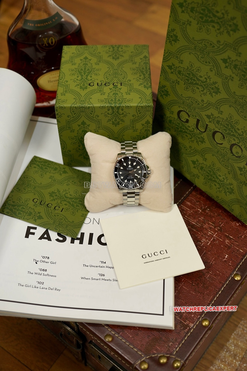 Gucci super clone2024 new black dialsteel bracelet model YA136353front live photo