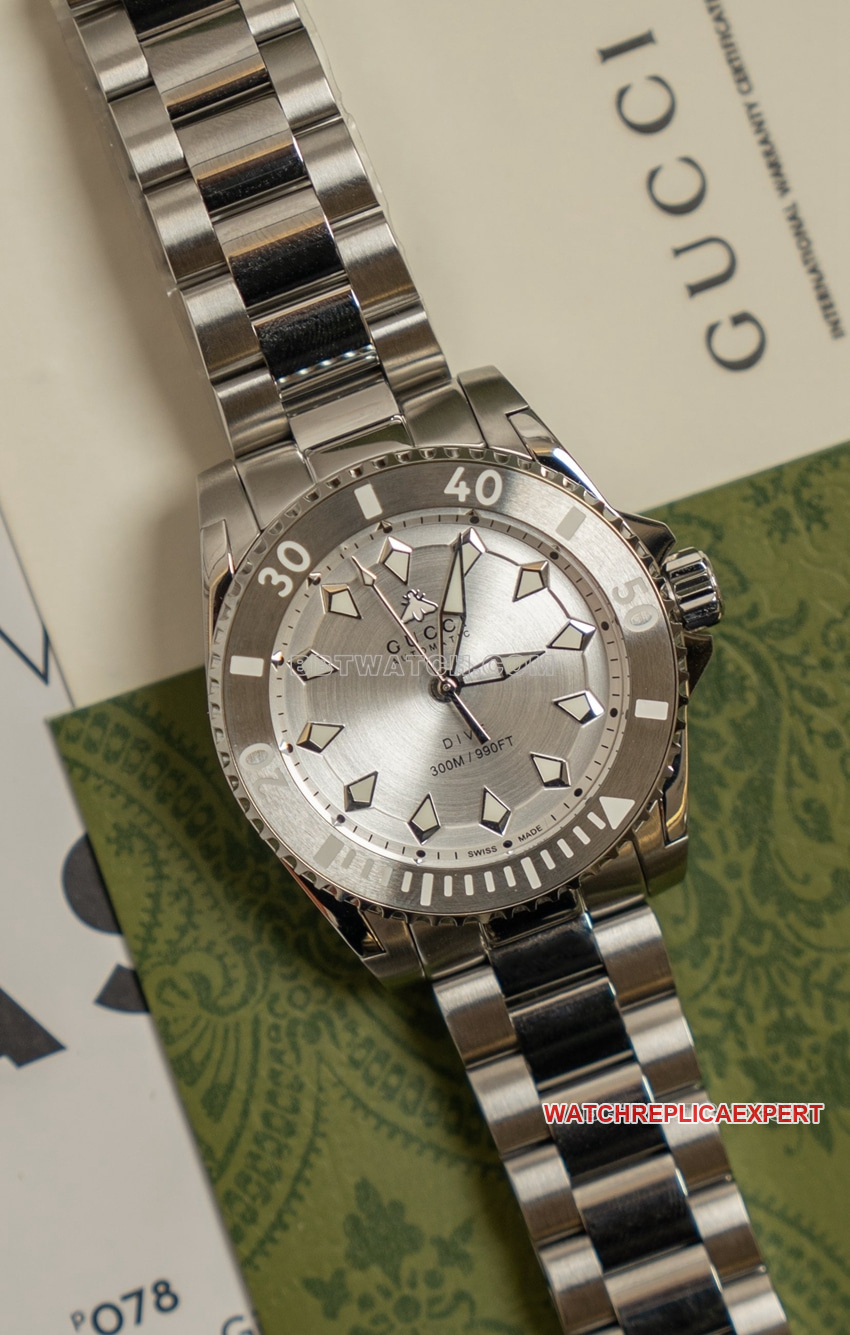Gucci top-tier replica2024 new silver white dialsteel bracelet model YA136354front live photo