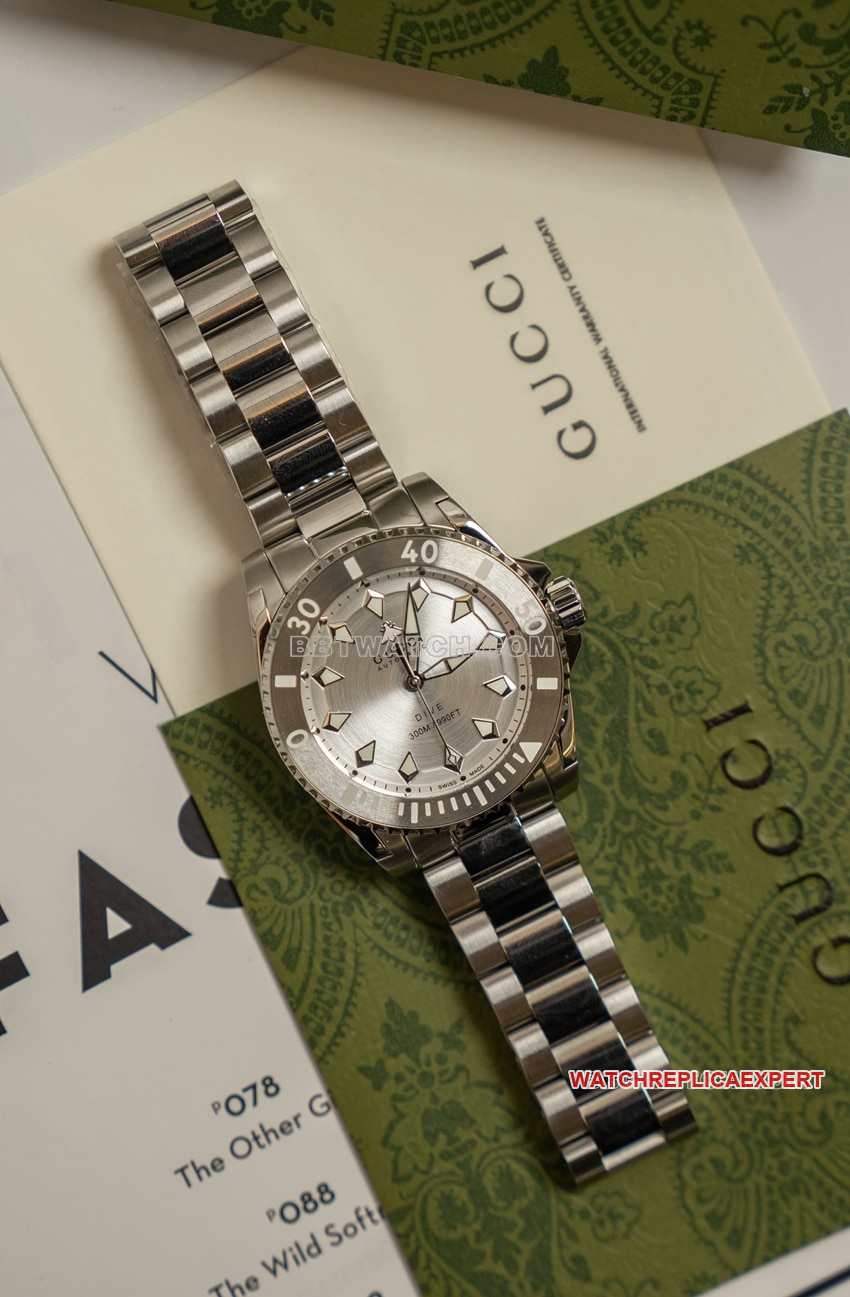 Gucci top-tier replica2024 new silver white dialsteel bracelet model YA136354front live photo