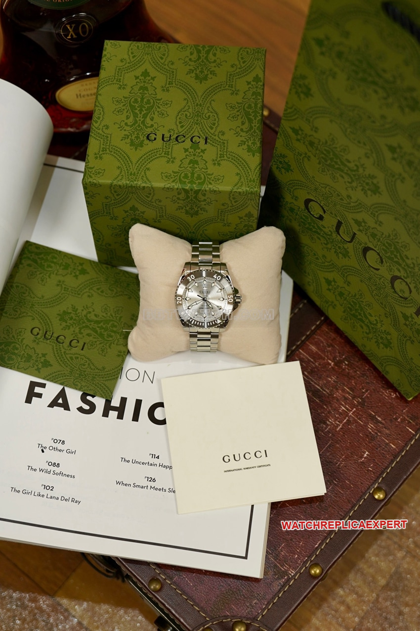 Gucci top-tier replica2024 new silver white dialsteel bracelet model YA136354front live photo