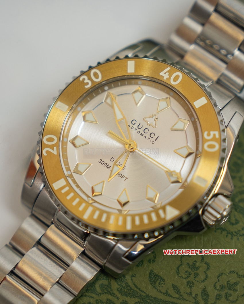 Gucci top-tier 1:1super clone2024 new silver white dial gold-plated steel bracelet model YA136357front live photo