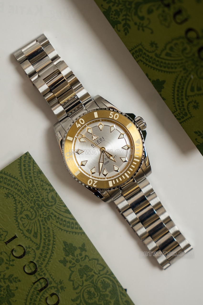 Gucci top-tier 1:1super clone2024 new silver white dial gold-plated steel bracelet model YA136357front live photo